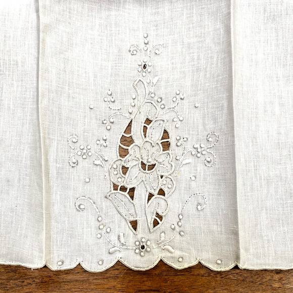 Vintage BC Linens Beautiful Cutwork Guest Towels Set of 2 White Cotton Floral - Picture 10 of 11